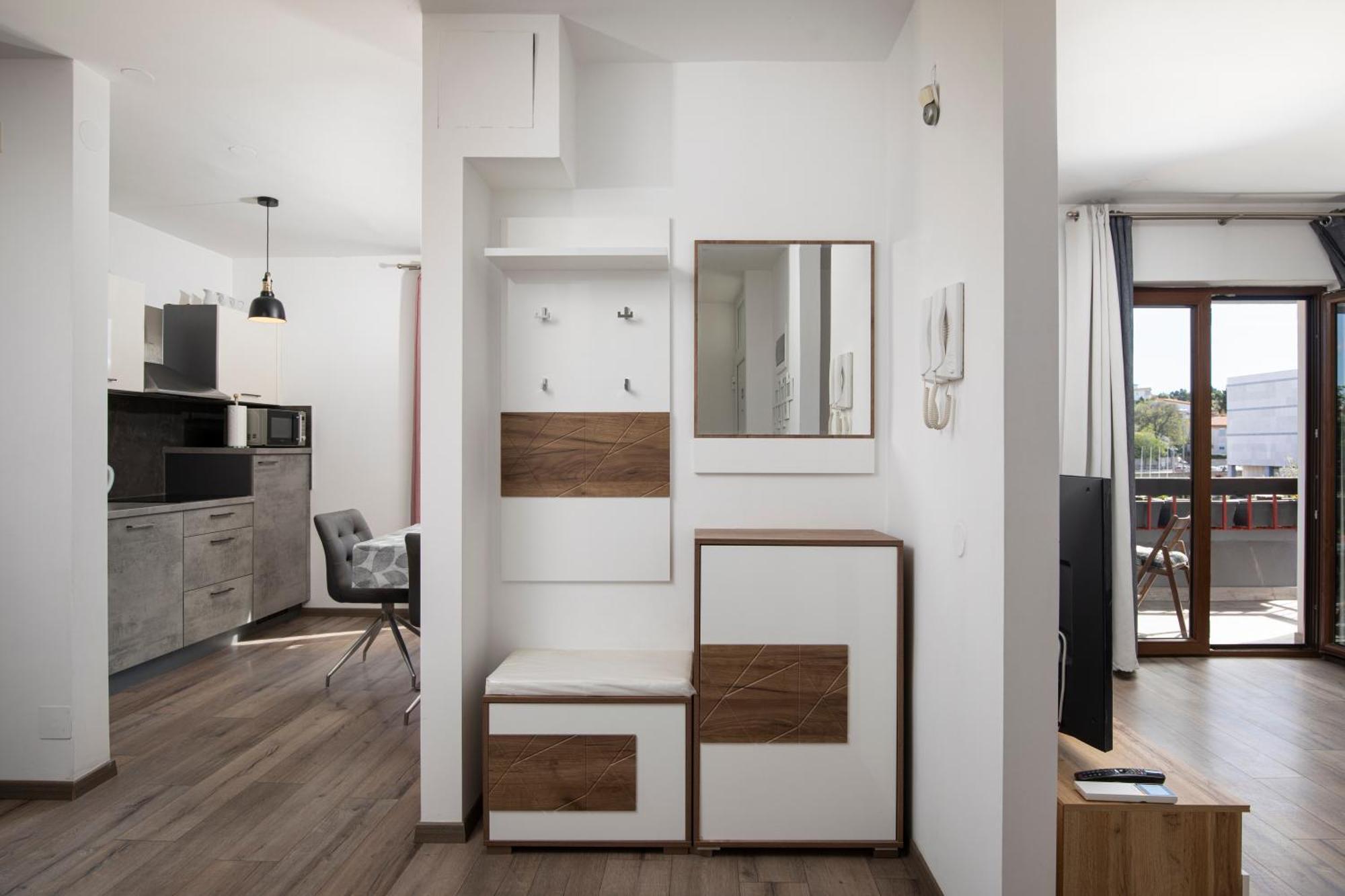 Apartment Market